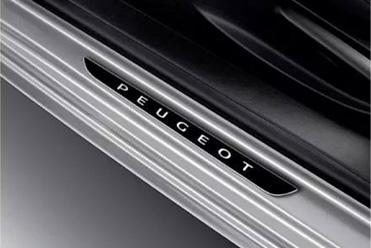 Zócalo negro Peugeot 208